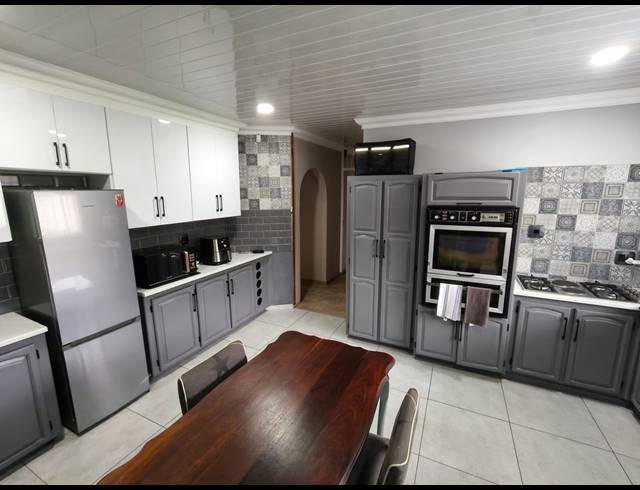 3 BEDROOM HOUSE FOR SALE IN SAFARI GARDENS